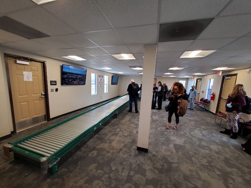 Santa Fe Regional Airport (SAF) - Santa Fe Regional Airport (SAF), 121 Aviation Dr, Santa Fe, NM 87507, USA