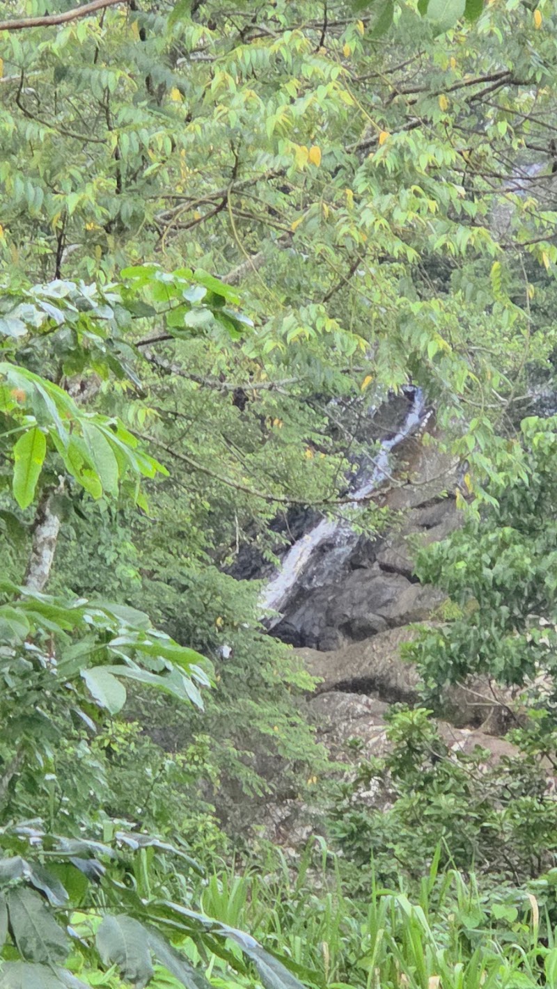 Biso Dola Ella - Biso Dola Ella, V78C+9WC, Dehiowita Road, Eheliyagoda, Sri Lanka