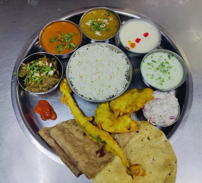 Hotel Veg Treat - Hotel Veg Treat Satish Salavi Road, opp. Pramod Mahajan Ground, गांधी कॉलनी, टिळक अली, रत्‍नागिरी, महाराष्ट्र 415612, India