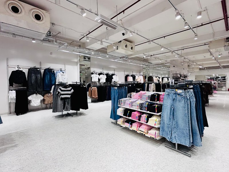 Zudio - Railway Road, Gurugram - Zudio - Railway Road, Gurugram Unit No 275, 1/1, New Railway Rd, near SS Jewellers, Jacobpura, Sector 12, Gurugram, Haryana 122001, India