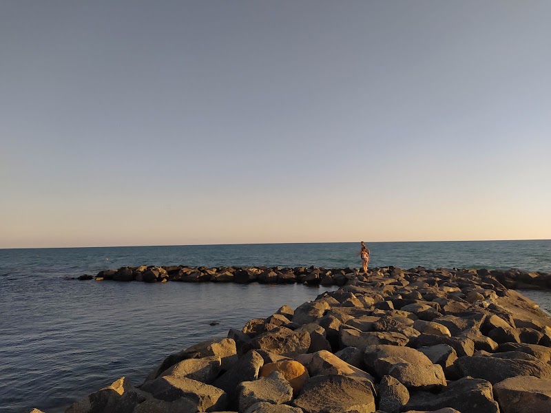 Spiaggia libera Gialla - Spiaggia libera Gialla, Lungomare Paolo Toscanelli, 137a, 00121 Lido di Ostia RM, Italy