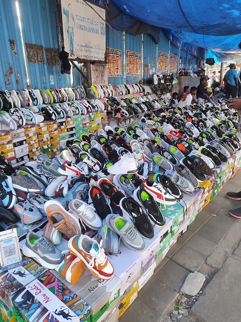 Sunday Market - Sunday Market Arcot Srinivasa Char Cross St, SKR Market, Old Tharagupet, Mamulpet, Chickpet, Bengaluru, Karnataka 560002, India