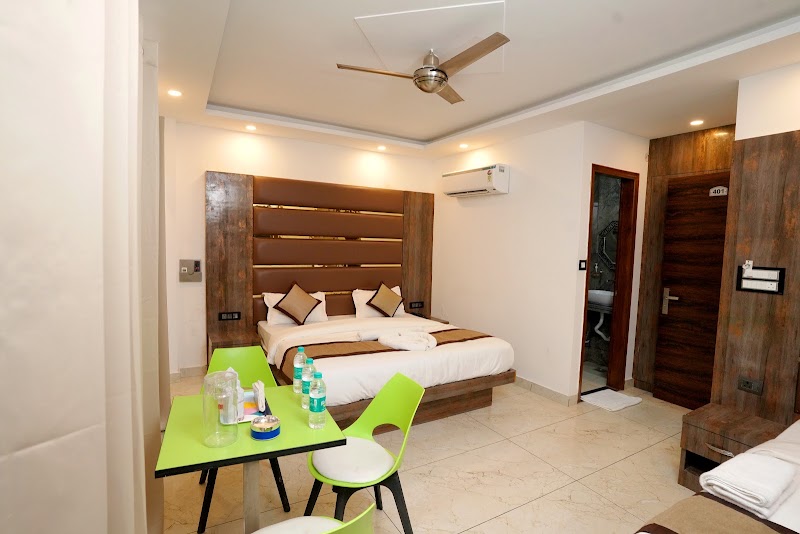 Hotel Silver Inn by PENTAURA - Hotel Silver Inn by PENTAURA Yoga Street, Badrinath Marg, Tapovan, Rishikesh, Uttarakhand 249192, India