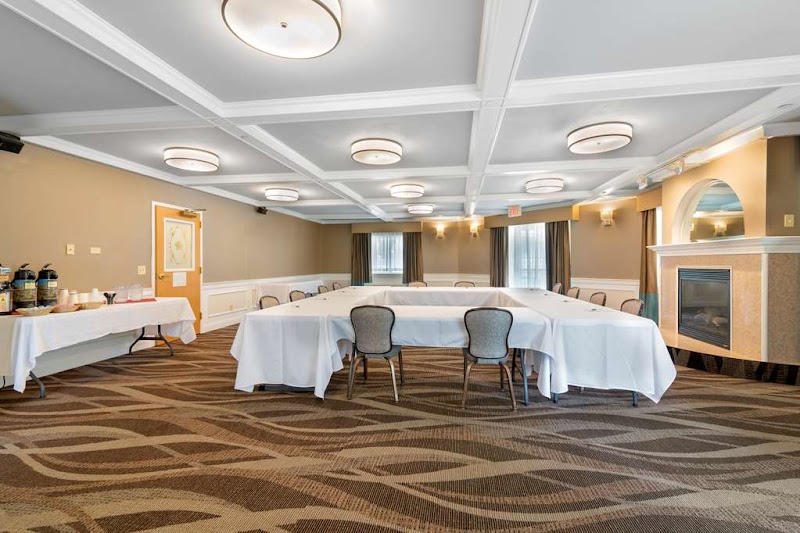 Best Western Plus Executive Court Inn & Conference Center - Best Western Plus Executive Court Inn & Conference Center 13500 S Willow St, Manchester, NH 03103, USA