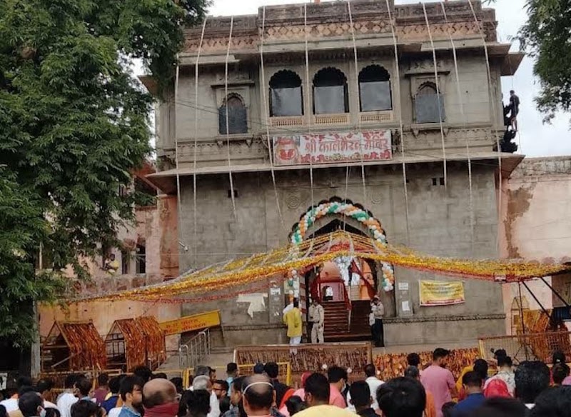 Shri Kaal Bhairav Temple, (Varanasi) - Shri Kaal Bhairav Temple, (Varanasi), K30/51-53-55 Ghasi Tola, Bibi Hatiya, Golghar, Kotwali, Varanasi, Uttar Pradesh 221001, India