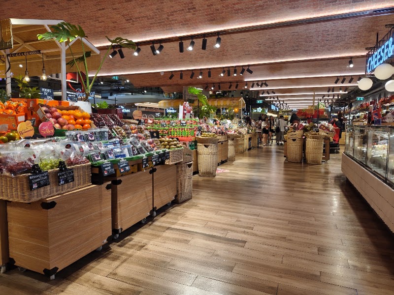 Gourmet Market - Gourmet Market Emsphere, PHJ8+R52 ถ. สุขุมวิท แขวงคลองตัน เขตคลองเตย กรุงเทพมหานคร 10110, Thailand
