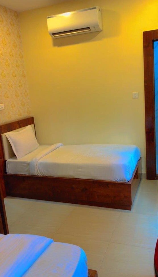 Ganga Darshan Hotel - Ganga Darshan Hotel 17 90, near Fish Market, Near Dashaswmedh Ghat, Bangali Tola, Varanasi, Uttar Pradesh 221001, India