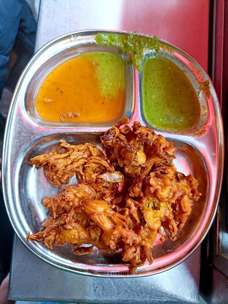 Batata Vada Samrat - Batata Vada Samrat, Tilak Rd, Near Santacruz Station, Colabbag, Railway Colony, Santacruz (West), Mumbai, Maharashtra 400054, India