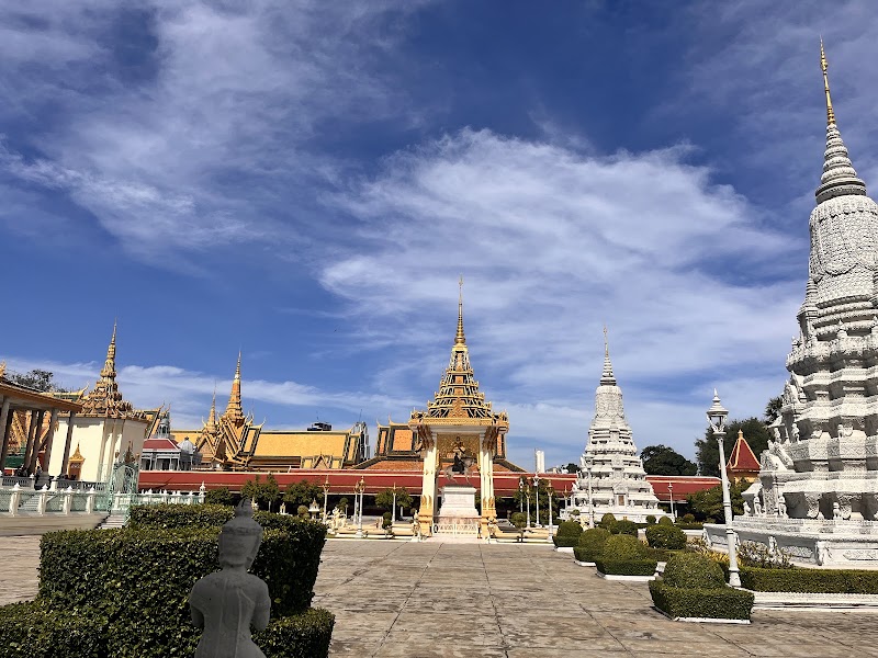 Silver Pagoda - Silver Pagoda, HW7J+2M2, Oknha Chhun St. (240), Phnom Penh, Cambodia