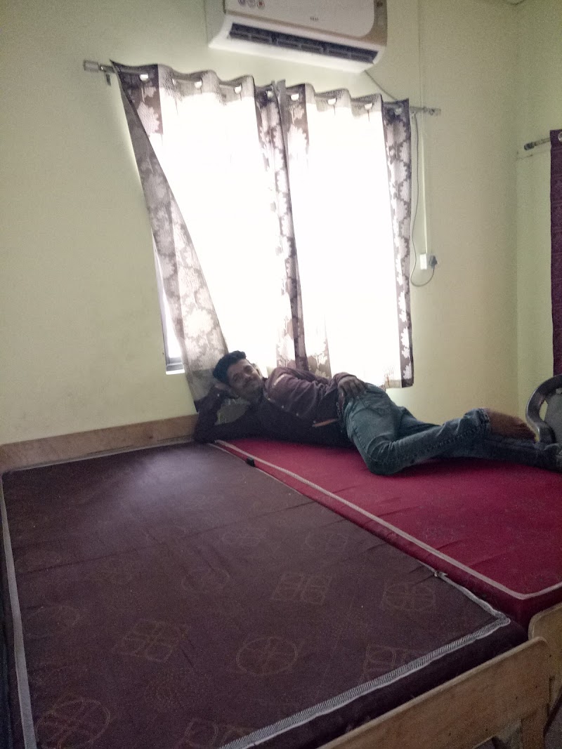 Shri Ram Ashram Hathi Tila Raman Reti Road Vrindavan Vrindavan - Shri Ram Ashram Hathi Tila Raman Reti Road Vrindavan Vrindavan, HMFP+GC4, Bhaktivedanta Swami Marg, Bankebihari Colony, Sunrakh Bangar, Vrindavan, Uttar Pradesh 281121, India