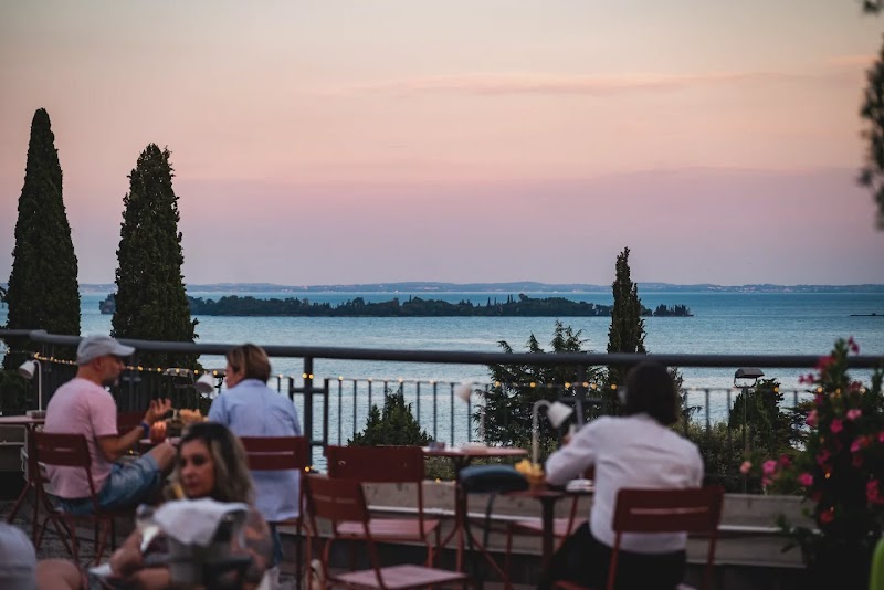 La Madame - La Madame Via Roma, 45, 25083 Gardone Riviera BS, Italy