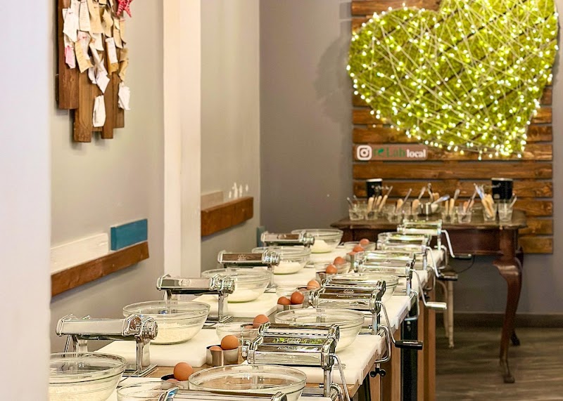 Rome Pasta and Tiramisu Class - Rome Pasta and Tiramisu Class, Via della Lungaretta, 169, 00153 Roma RM, Italy