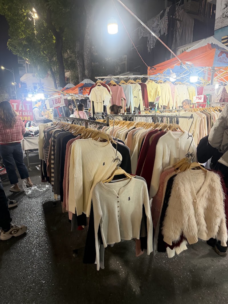 Night market start ( Friday to Sunday) - Night market start ( Friday to Sunday) 78 P. Hàng Giấy, Phố cổ Hà Nội, Hoàn Kiếm, Hà Nội, Vietnam