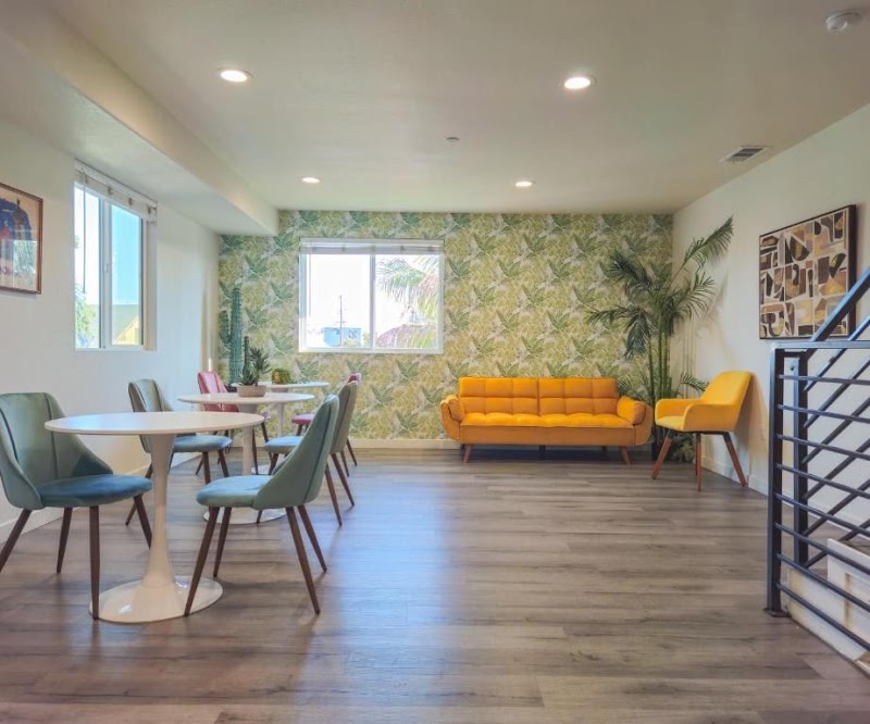 Forty First Place - Boutique Hostel - Forty First Place - Boutique Hostel, 615 W 41st Pl, Los Angeles, CA 90037, USA