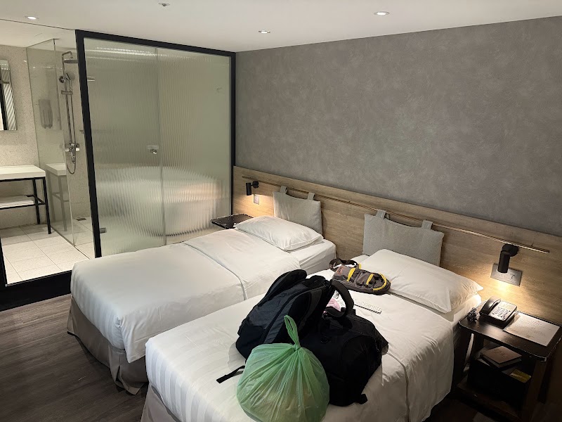 City Suites Taoyuan Station - City Suites Taoyuan Station 330, Taiwan, Taoyuan City, Taoyuan District, Zhongzheng Rd, 60號6F-7F入口位於寶雅與合作金庫中間小吃街，跑馬燈左轉電梯上6F