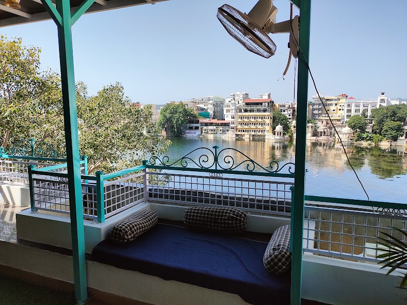 Hotel The Nayee Haveli - Lake View Hotel