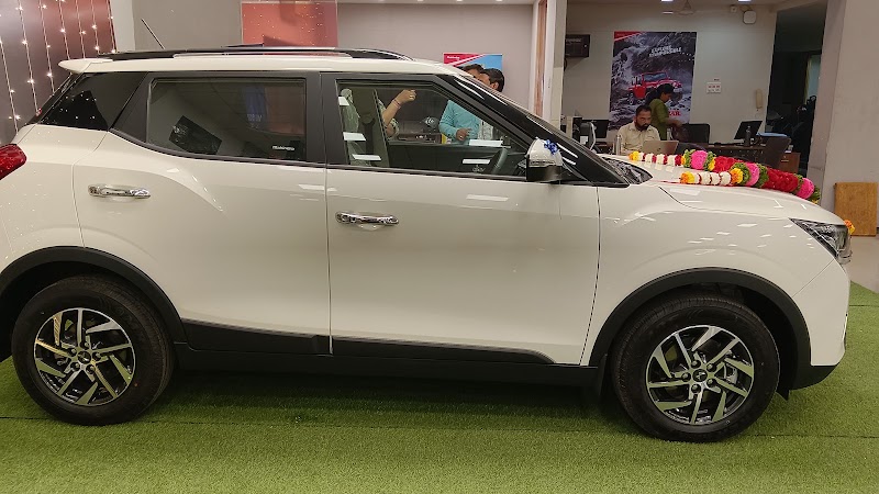 Mahindra Trendy Wheels Pvt Ltd - SUV & Commercial Vehicle Showroom - Mahindra Trendy Wheels Pvt Ltd - SUV & Commercial Vehicle Showroom Plot No 448/B,Shiroli M.I.D.C Pune Bangalore National Highway, Nagaon Phata, Kolhapur, Nagaon, Maharashtra 416122, India