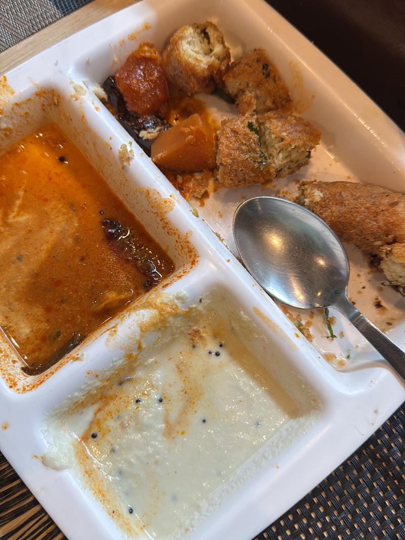 Navratna Udupi Pure Veg - Navratna Udupi Pure Veg, Candolim Rd, Gauravaddo, Calangute, Goa 403515, India