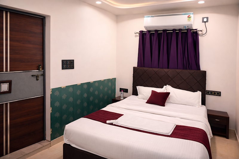 Hotel Emirates Casa - Hotel Emirates Casa beside gauri ivf center hospital, Jagriti Nagar, Fafadih, Raipur, Chhattisgarh 492001, India