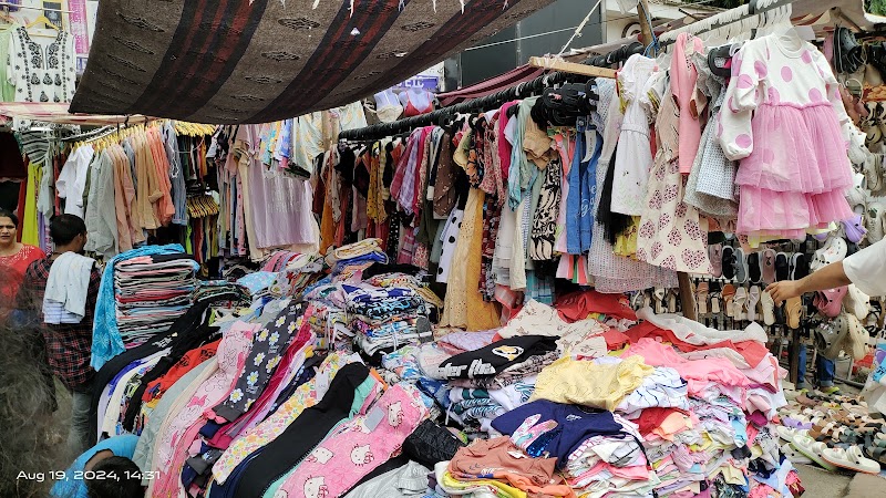 Bandra hill road market - Bandra hill road market Shop No 5, ELCO ARCADE, Hill Rd, Ranwar, Bandra West, Mumbai, Maharashtra 400050, India