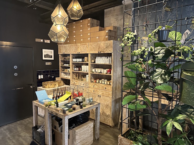 White Pine - White Pine 35-36 Rathbone Pl, London W1T 1JN, UK