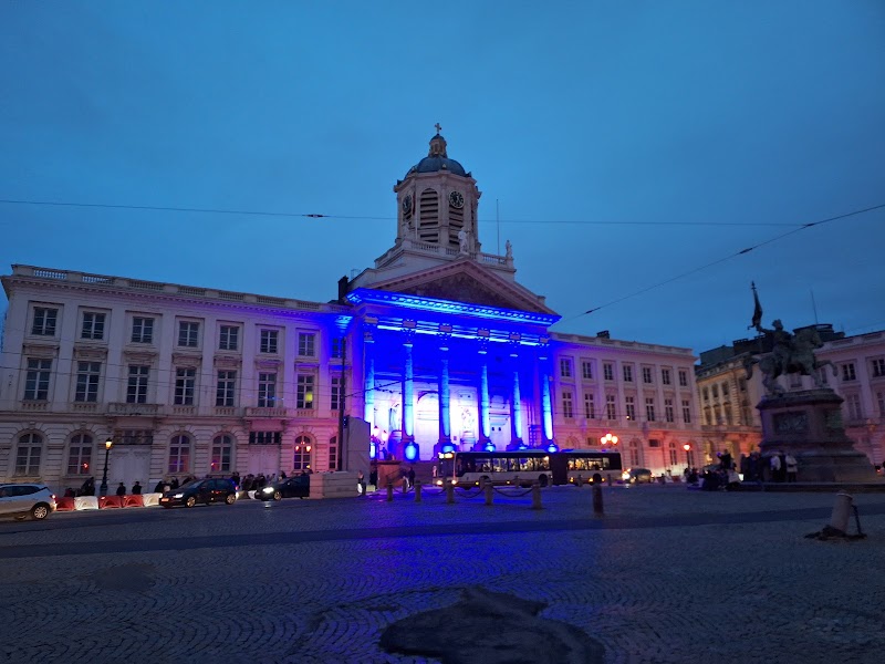Koningsplein - Statue of Godfrey of Bouillon - Koningsplein - Statue of Godfrey of Bouillon Pl. Royale 11, 1000 Bruxelles, Belgium