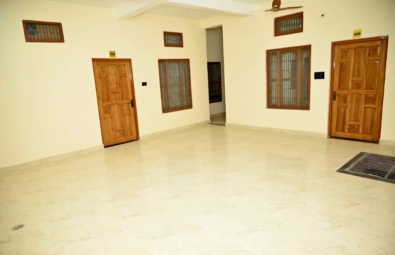 De Classico Hotel - De Classico Hotel, R53X+96R Govind Kripa 3, 4/89, Nirmochan Chauraha Rd, opp. Barai Mandir, Tulsi Nagar, Ayodhya, Uttar Pradesh 224123, India