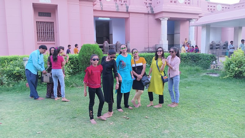 Mandir Park 1 - Mandir Park 1 7X8Q+63Q, Banaras Hindu University, Varanasi, Uttar Pradesh 221005, India