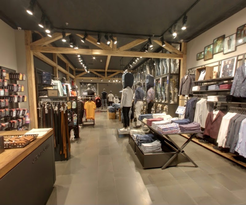 SELECTED - SELECTED, South City Mall, First Floor, Shop no, 121, Prince Anwar Shah Rd, South City Complex, Jadavpur, Kolkata, West Bengal 700068, India