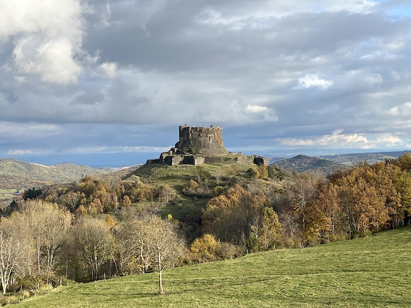 Murol Castle - Murol Castle Rue du Château, 63790 Murol, France