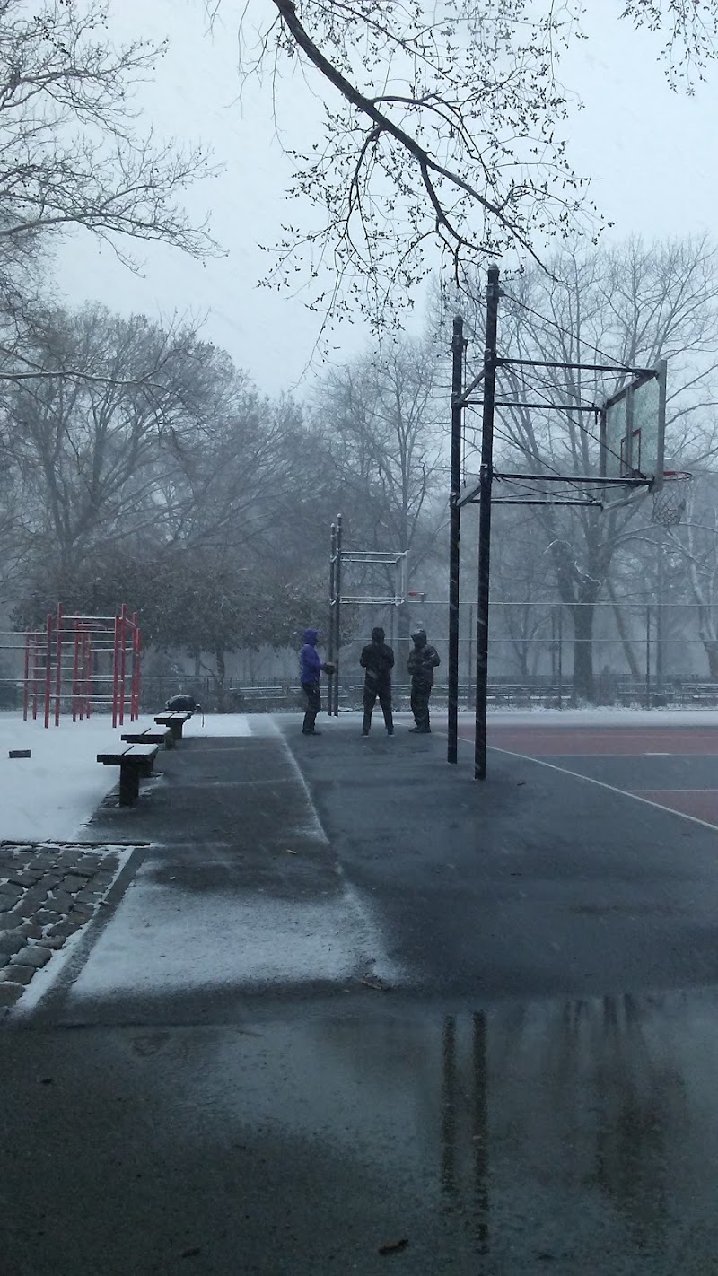 Tompkins Square Park Basketball Courts - Tompkins Square Park Basketball Courts 335 E 10th St, New York, NY 10009, USA