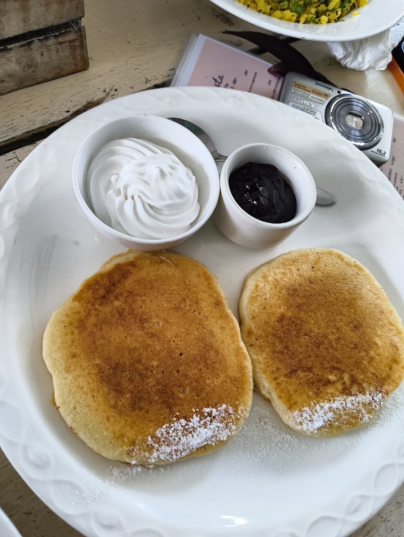 June 16 Cafe - June 16 cafe , Paragliding Landing Road, bir billing Mohal suja, Muja, Bir, Suja, Himachal Pradesh 176077, India
