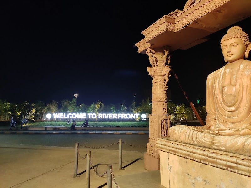 Sabarmati Riverfront - Sabarmati Riverfront, 3H7R+2JF, Sabarmati Riverfront Walkway E, Dharm Nagar II, Keshav Nagar, Ahmedabad, Gujarat 380004, India