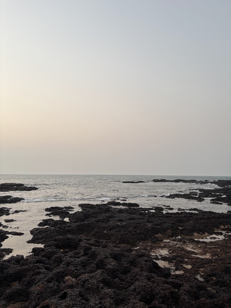 Rock beach view of Anjuna Beach Goa - Rock beach view of Anjuna Beach Goa HPHQ+V72, Dmello Vaddo, Anjuna, Goa 403509, India