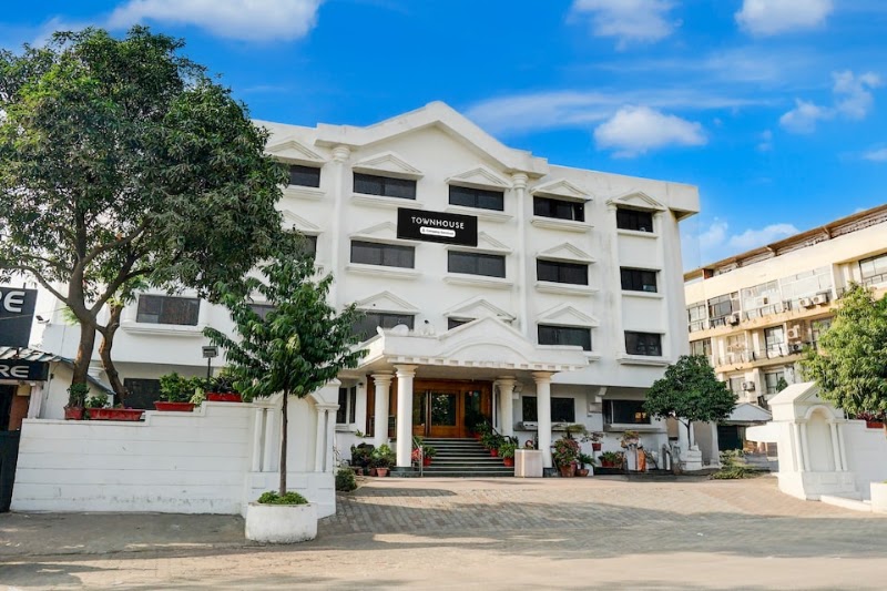 Super Townhouse by OYO Subhash Nagar Formerly Royal Palazzo