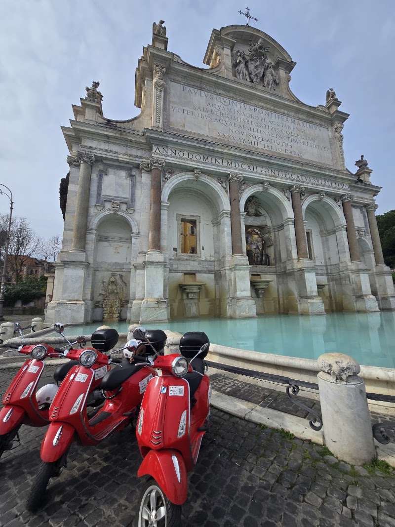 VESPA TOUR OF ROME - ROME BY VESPA - VESPA TOUR OF ROME - ROME BY VESPA, Via della Madonna dei Monti, 00184 Roma RM, Italy