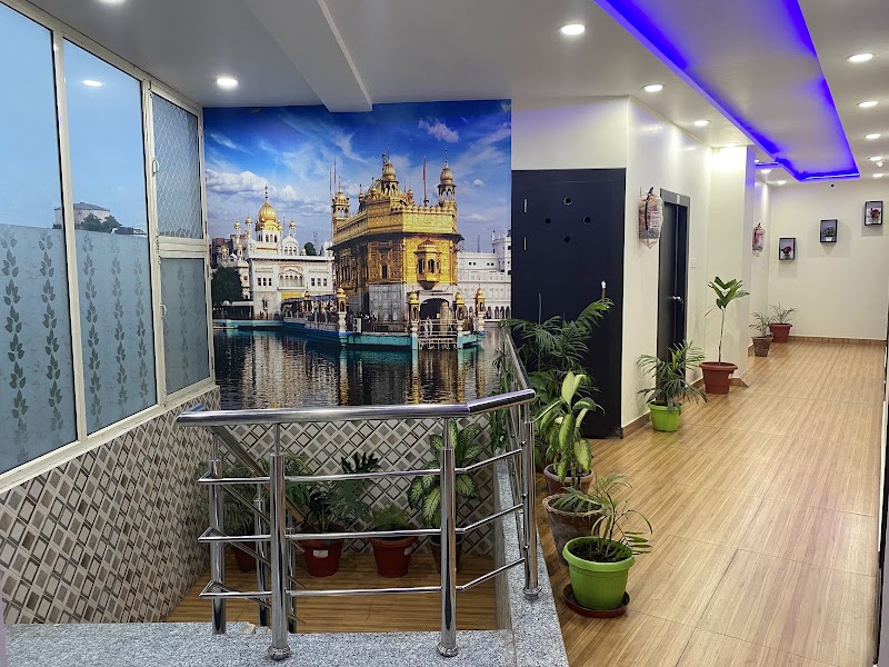 HARJAS HOTEL - HARJAS HOTEL, Aliganj Rd, Mela Maidan, Golapanjabi market, Gola, Uttar Pradesh 262802, India