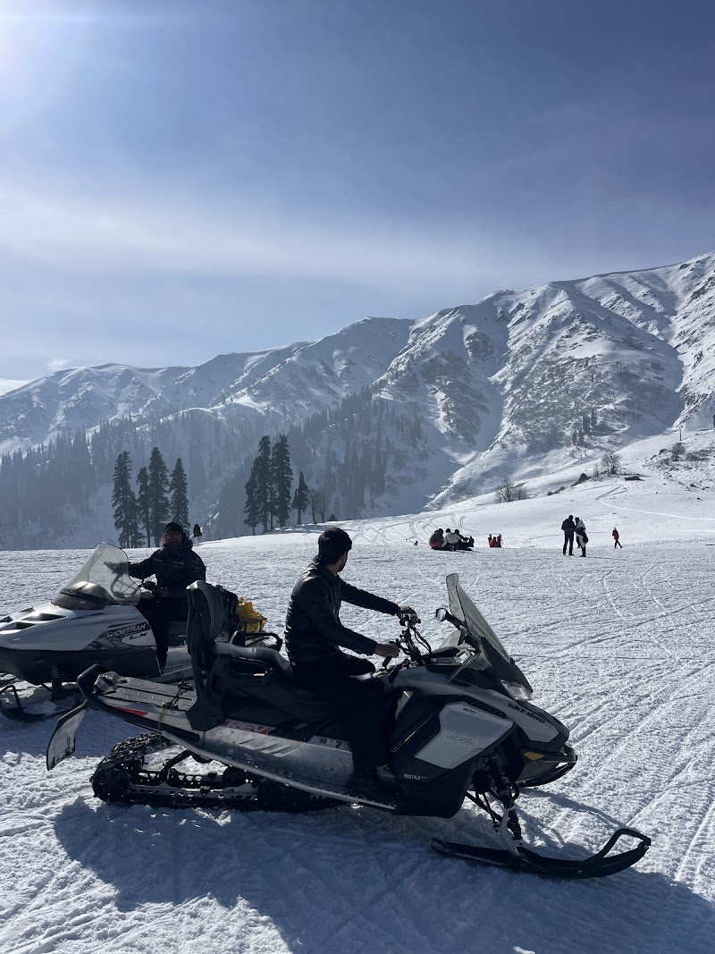SnowAdventure Gulmarg Kashmir - SnowAdventure Gulmarg Kashmir Gul a, army museum, seum, Gulmarg, 193403
