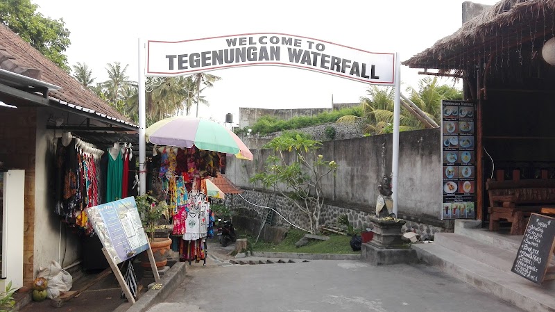 Jalan Tegenungan Waterfall
