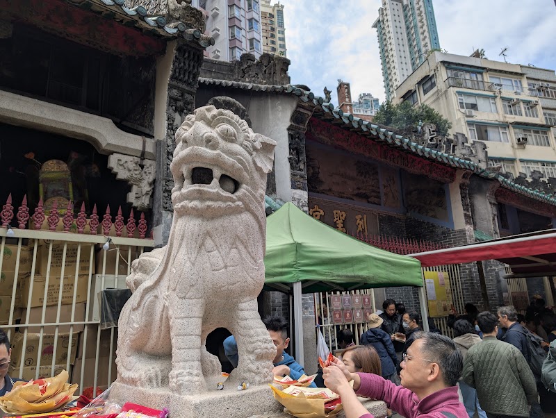 Man Mo Temple - Man Mo Temple Man Mo Temple, 124-130 Hollywood Rd, Sheung Wan, Hong Kong
