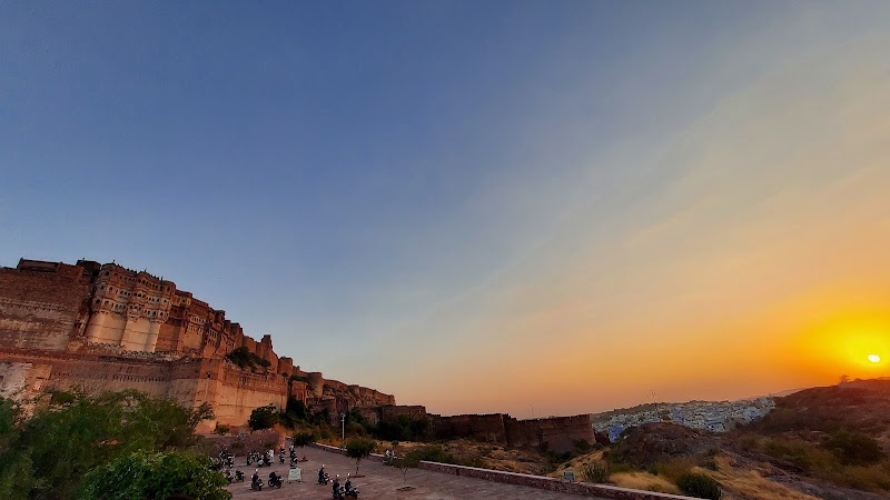 JODHPUR WALKING TOURS - JODHPUR WALKING TOURS Fateh Pol Road, juni mandi , Sodagaran Mohalla, Jodhpur, Rajasthan342001, Fateh Pol Rd, Outside Chandpol Gate, Police Station, Kabir Nagar, Jodhpur, Rajasthan 342024, India