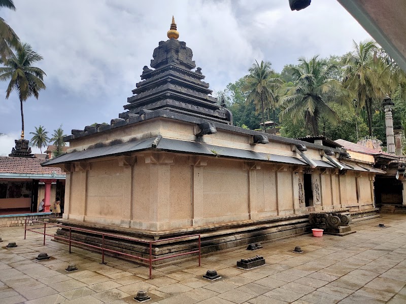 Sri Kalaseshwara Swaami Temple (Dakshina Kashi) - Sri Kalaseshwara Swaami Temple (Dakshina Kashi), Kalasa Main Rd, Kalasa, Karnataka 577124, India
