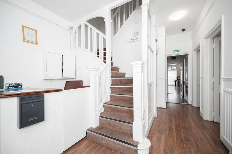 Flexistay Norbury Apart Hotel - Flexistay Norbury Apart Hotel 49 Norbury Cres, Norbury, London SW16 4JS, UK