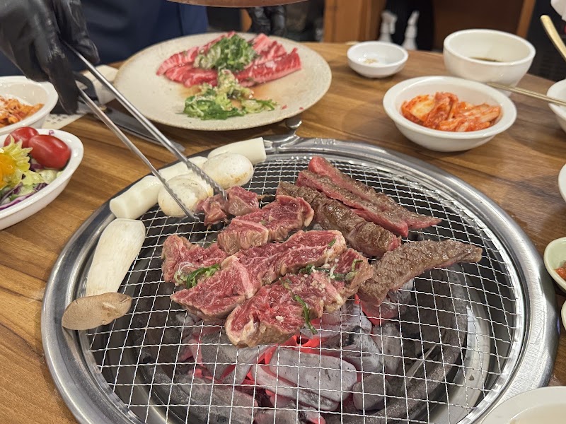Seoul Korean Barbeque Woojujip Hongdae - Seoul Korean Barbeque Woojujip Hongdae, South Korea, Seoul, Mapo-gu, Yanghwa-ro 16-gil, 15 1층