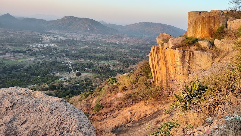 Devarayanadurga Sunset View Rock Cliff - Devarayanadurga Sunset View Rock Cliff, 96F4+MWJ Bus Station, Devarayanadurga, Karnataka 572140, India