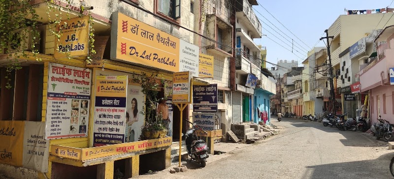 Dr. Lal Path Labs - Authorised Collection Center, J B PathLabs CC - Dr. Lal Path Labs - Authorised Collection Center, J B PathLabs CC Madhya Nagari Chowk Bypass Rd, behind Najmi Fireworks, near Dr. Mitra, Juni Line, Bilaspur, Gol Bazar, Chhattisgarh 495001, India