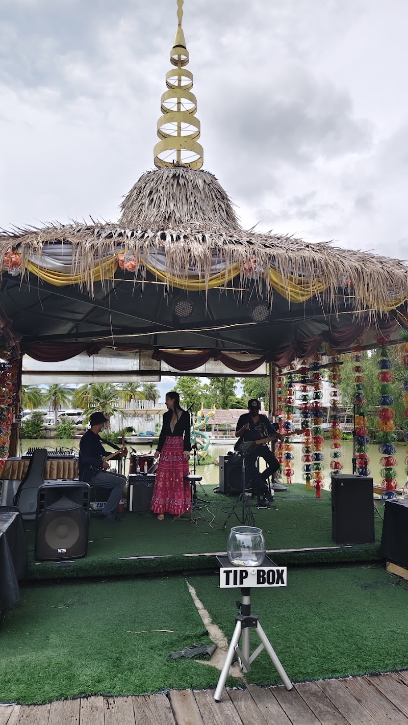 Kiss me fish spa - Kiss me fish spa Pattaya floating market, Muang Pattaya, Amphoe Bang Lamung, Chang Wat Chon Buri 20150, Thailand