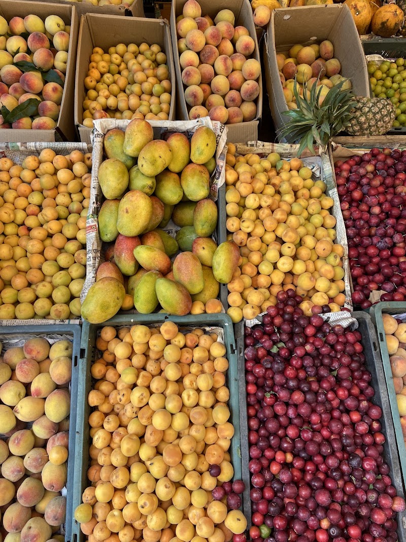 Fruit Market - Fruit Market, 9GP7+HPG, NH 109, Bhowali, Bhawanipur, Sukha, Uttarakhand 263132, India