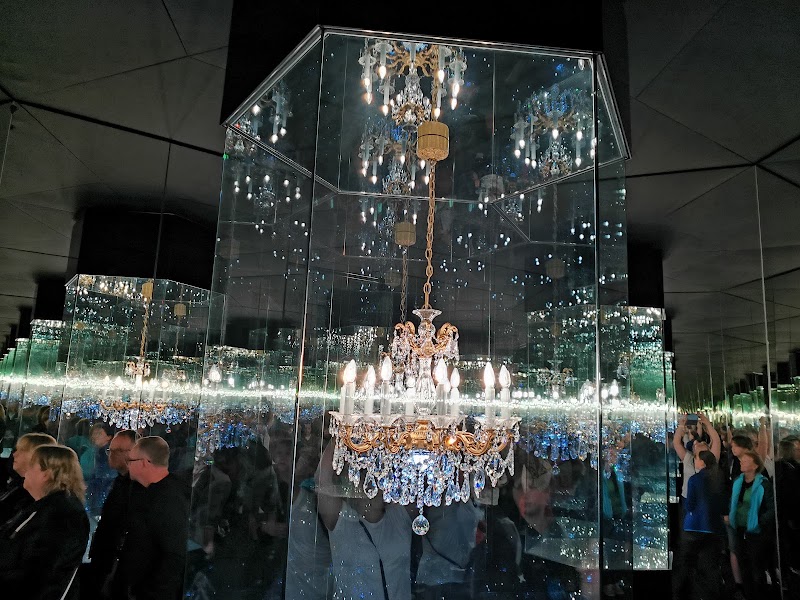 Crystal Cloud & Mirror Pool - Crystal Cloud & Mirror Pool Swarovski Crystal Worlds, Kristallweltenstraße 1, 6112 Wattens, Austria