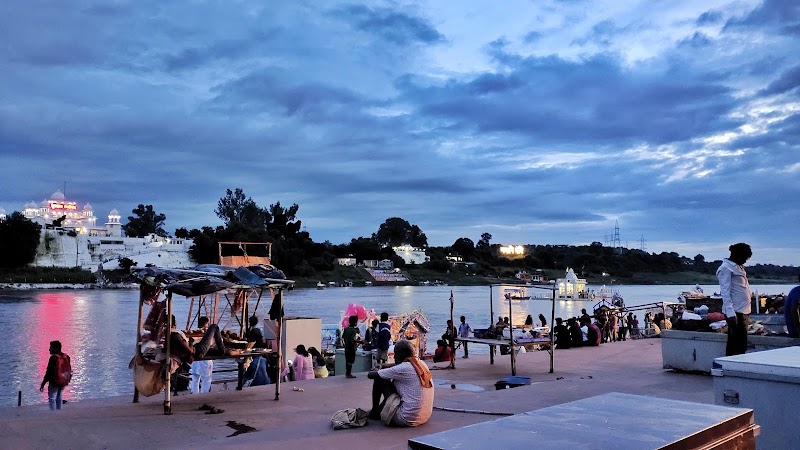 Uma Ghat - Uma Ghat, 4W4G+H93, Gwarighat, Jabalpur, Madhya Pradesh 482008, India